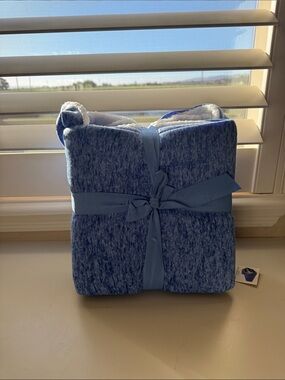Hooded Jersey Sherpa Throw